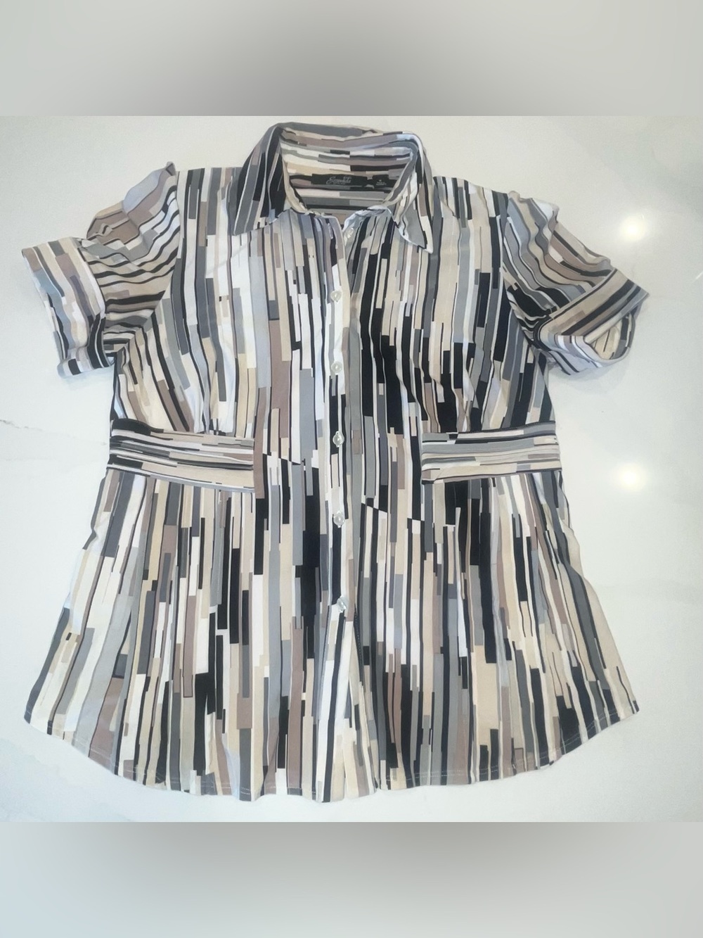 Essentials by Milano Striped Button-Up Blouse in Stylish Pattern. Size M.